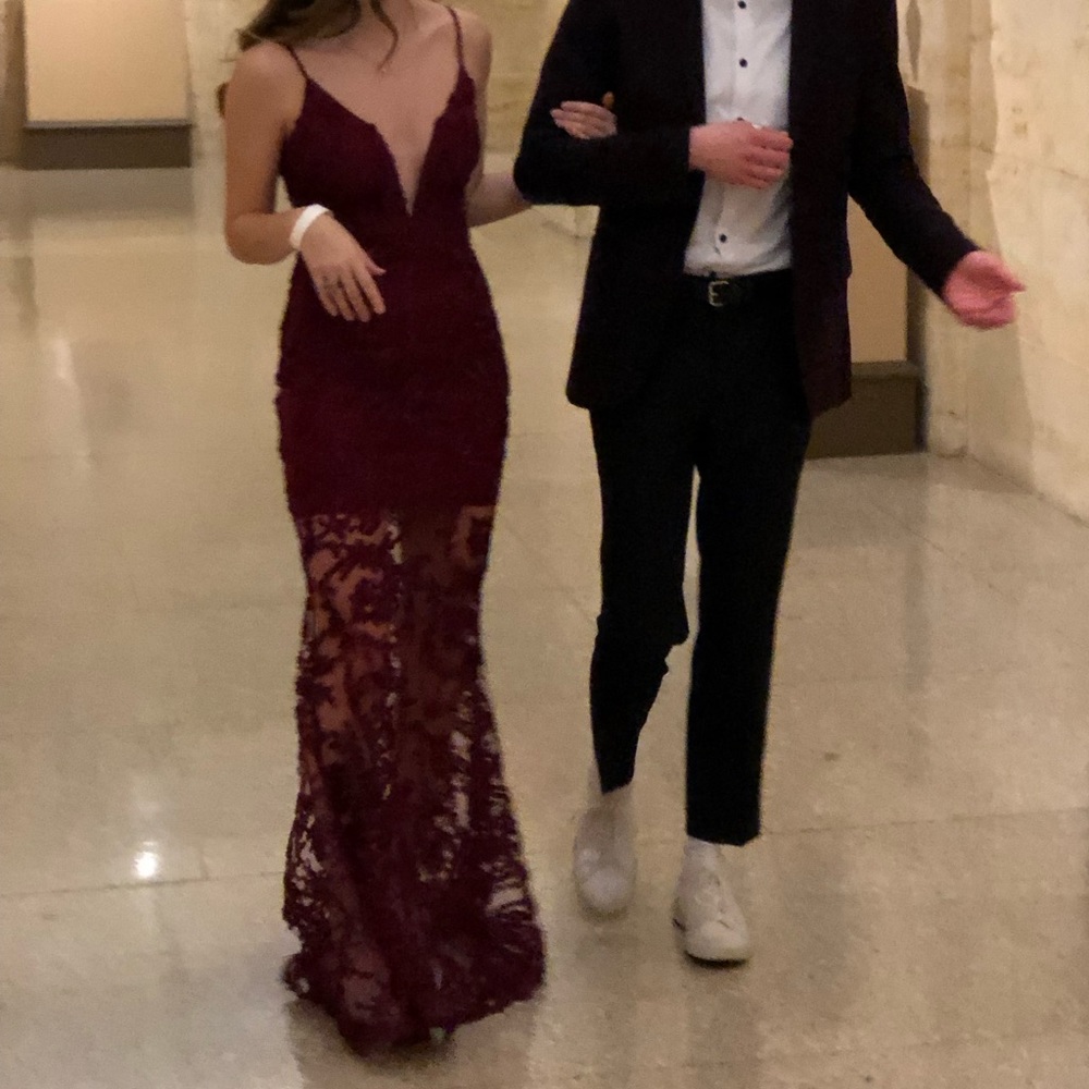Low Cut Maroon Maxi Lace Prom Dress 🌟